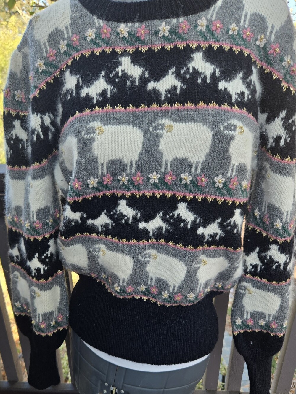Fabulous Eighties Speciality Susan Sheep Sweater Black & Gray Women's Sweater